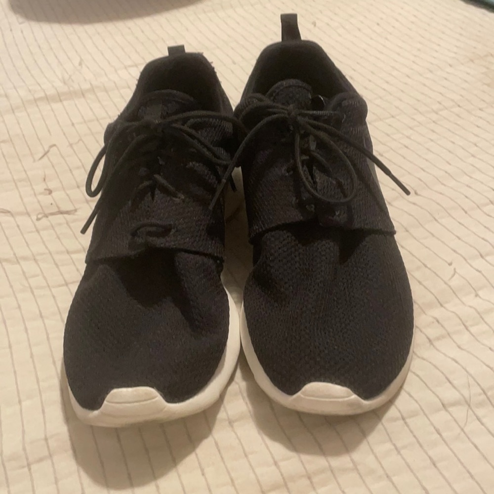 Gently worn Nike roshe